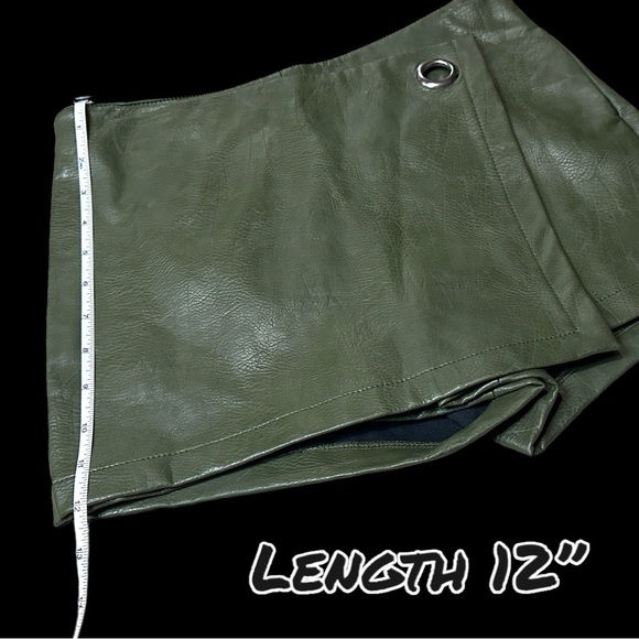 Forever 21 Faux Leather Cross Body Skort in Forest Green. Size 27 - Picture 5 of 9